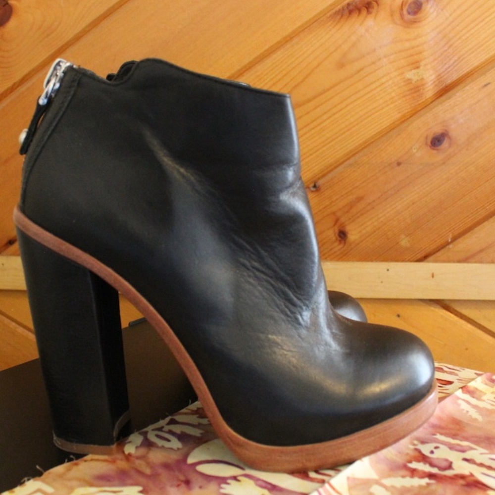 Dolce Vita! Sz 7.5, 4" heel, Leather